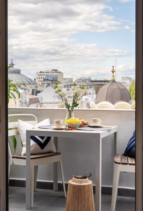 Stunning Views 2Br Midtown Flat - Charming Balcony Apartment Букурещ Екстериор снимка